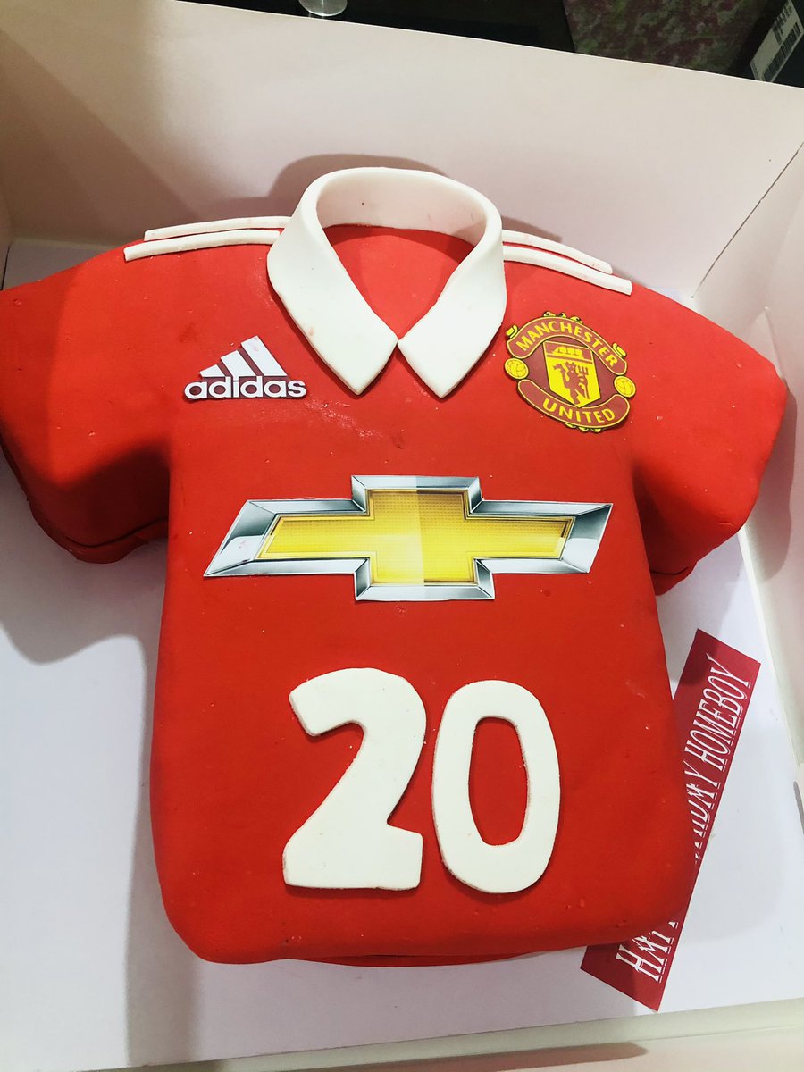 CakeMaestro's tweet photo. Manutd Jersey cake 
You think it, we cake it ✨
#cake #cakesinlagos #racksterli #chioma #tinubu #buhari #Toyinlawani https://t.co/04JH6n4YH1