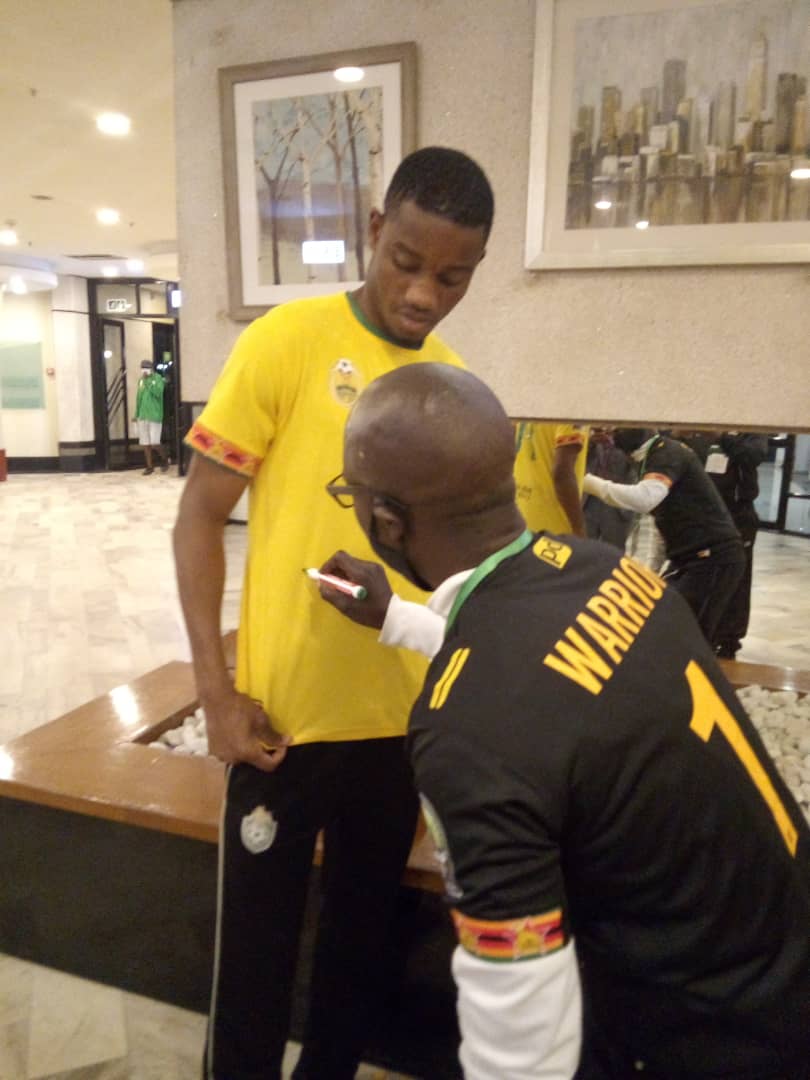 PerfectdesignZW's tweet photo. Besides the loss the official #Warriors supporters kept the spirit high for the team.

Ndidzo shamwari dzerwendo idzi all the way to Cameroon.
 
AFCON 2020 is gonna be lit🔥🔥🔥

#Afcon2022 
#MarkofaPerfectDesign
#GoWarriors
#PerfectDesign https://t.co/1M4wRXjO4M