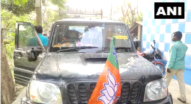 ANI's tweet photo. West Bengal: Former cricketer and BJP candidate from Moyna, Ashok Dinda attacked by unidentified people in Moyna. Details awaited. https://t.co/wxu6mT335v