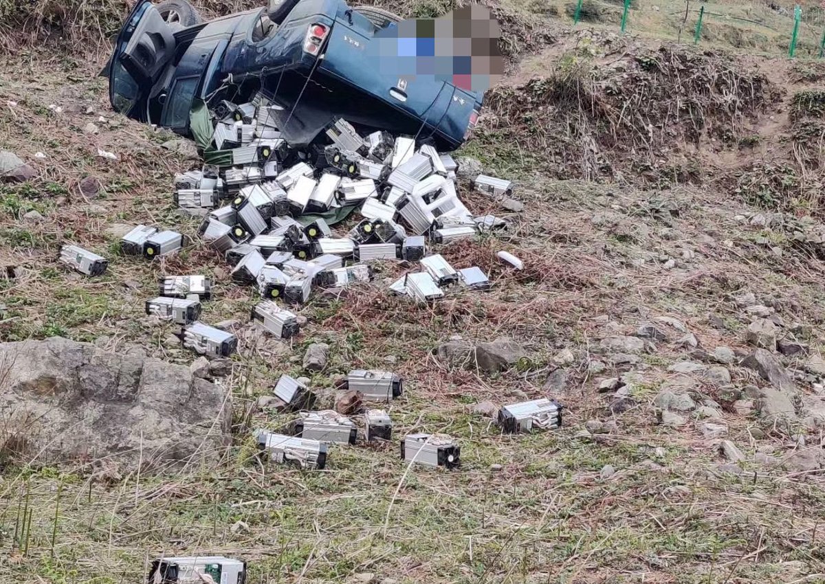 Overturned, Bitcoin fell to the ground.
#bitcoin #crypto #eth