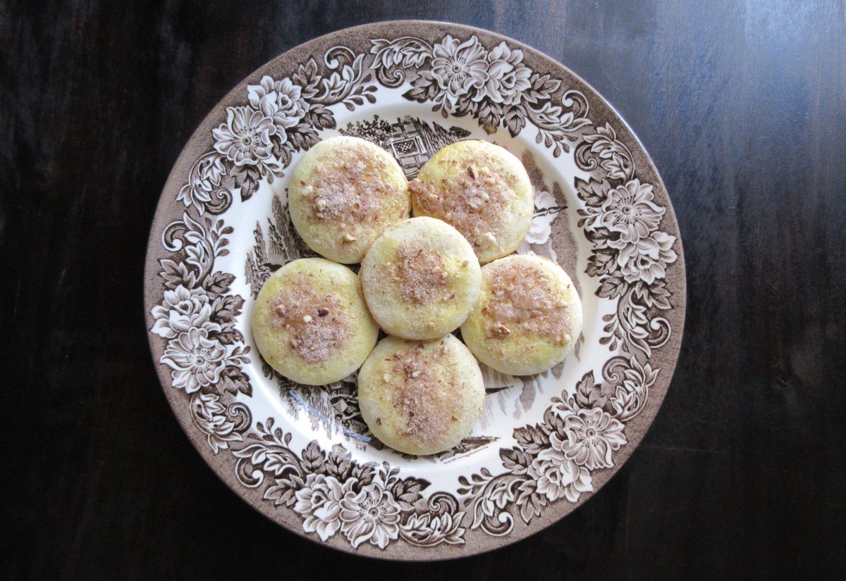 Cup Cookies - the latest recipe on my food history blog.  They're a mild lemon sugar cookie with an almond, sugar &amp; cinnamon topping sprinkled on top. This recipe is from Aunt Babette’s Cook Book from 1889, and the leavening agent is Baker’s Ammonia
juliabaird.com/cloud9cookery/…