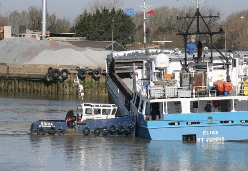 SuezDiggerGuy's tweet photo. Oh no Elise! What did you do? 

80 metre ship MV Elise is stuck at the entrance of Little Hampton Harbour in the United Kingdom.

#StuckShipChallenge #LittleHampton #shipstuck #Stuck #UnitedKingdom #Maritime https://t.co/hM04yPYqCk