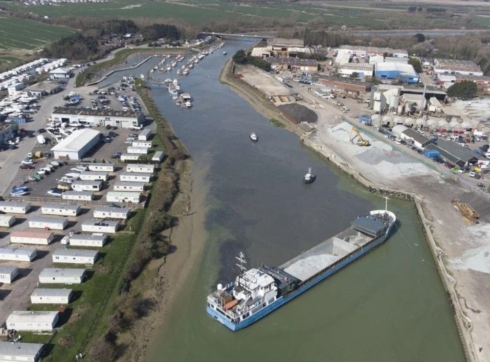 SuezDiggerGuy's tweet photo. Oh no Elise! What did you do? 

80 metre ship MV Elise is stuck at the entrance of Little Hampton Harbour in the United Kingdom.

#StuckShipChallenge #LittleHampton #shipstuck #Stuck #UnitedKingdom #Maritime https://t.co/hM04yPYqCk
