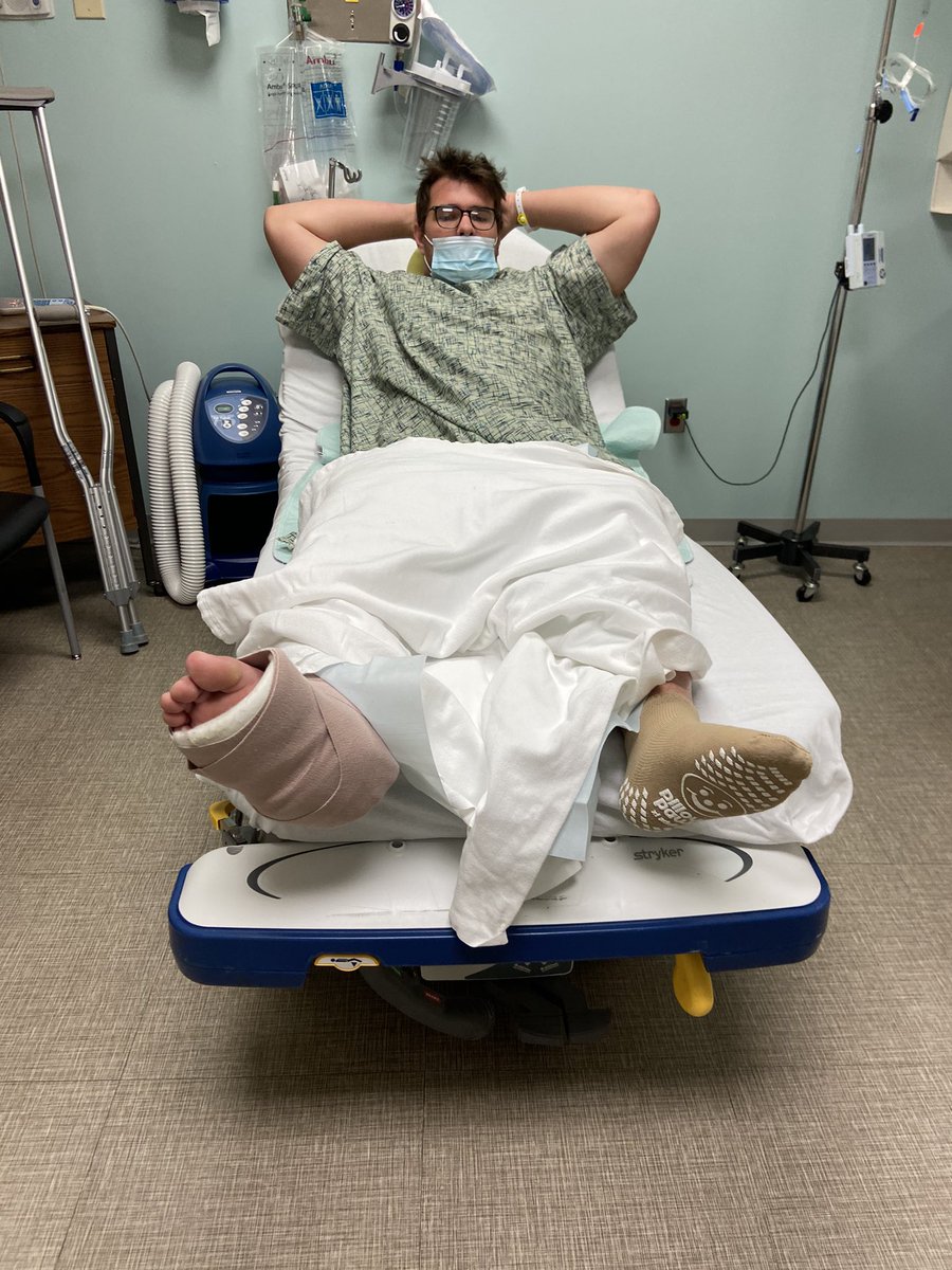 robertmiskelley's tweet photo. Well it’s game day for team Erlanger-the “docs for the Mocs”-and 55’s surgeon Chad Smith. We need a big win today team. @KyleMiskelley @GoMocsFB https://t.co/2kuJfBFR1B