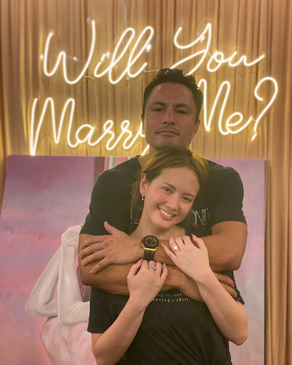ABSCBNNews's tweet photo. LOOK: Ellen Adarna announces engagement to Derek Ramsay on social media. 

📷Instagram/maria.elena.adarna https://t.co/UKBAs4v2y2