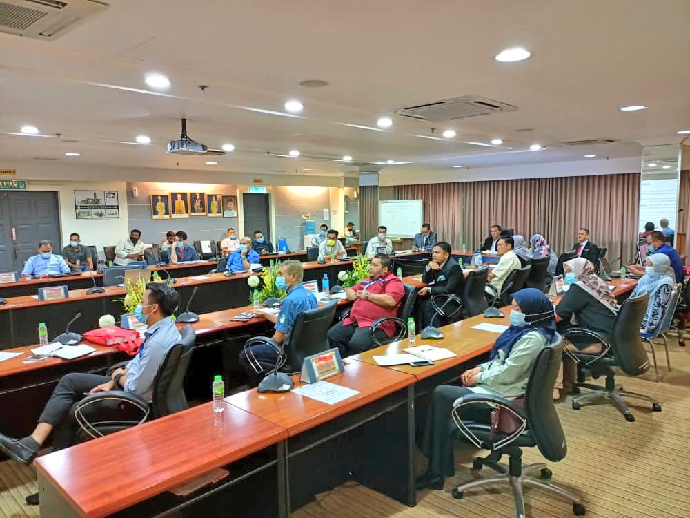 Mesyuarat Pra Pembinaan bagi projek Pembinaan Maktab Rendah Sains Mara (MRSM) Dungun, Terengganu.
<a href="/TeamProjekTrg/">PasukanProjekTrg</a> <a href="/JKRTerengganu/">JKR Terengganu</a> <a href="/yusufghani200/">تذكرة</a> <a href="/baharuddinali4/">Baharuddin Ali</a> 

#PPPT #BerJasaKepadaRakyat #JKR