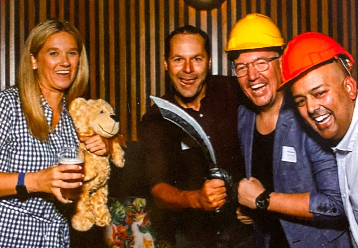 TwellsPatrick's tweet photo. What can I say? Just another night at @SMPerth 👌 @TexanMeg #socialmedia #digital #perth https://t.co/XI6jezLGtJ