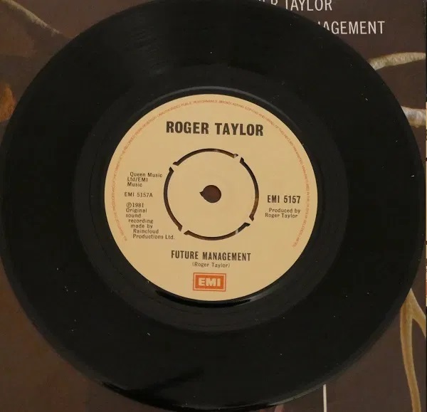 QueenFranceFC's tweet photo. Le 30 mars 1981 sort ''Future Management'', chanson extraite du premier album solo de Roger Taylor “Fun in Space“.
#FutureManagement #RogerTaylor #FanDeQueenFr #QueenFranceFanclub
▶️https://t.co/1aJY6opfDZ https://t.co/hLUT3nrdrp