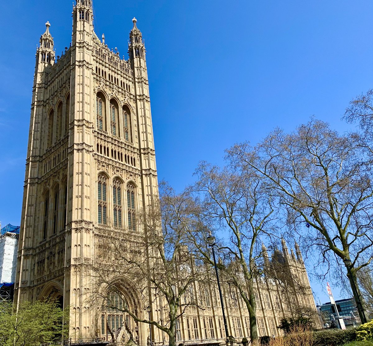 As regular readers know, I love to do my sight-seeing during pandemics when there are fewer competitors for best photo. Which means I get rusty in the yawning eons between diseases. Anyway, here’s Buckingham Palace. #TwitterTours #London