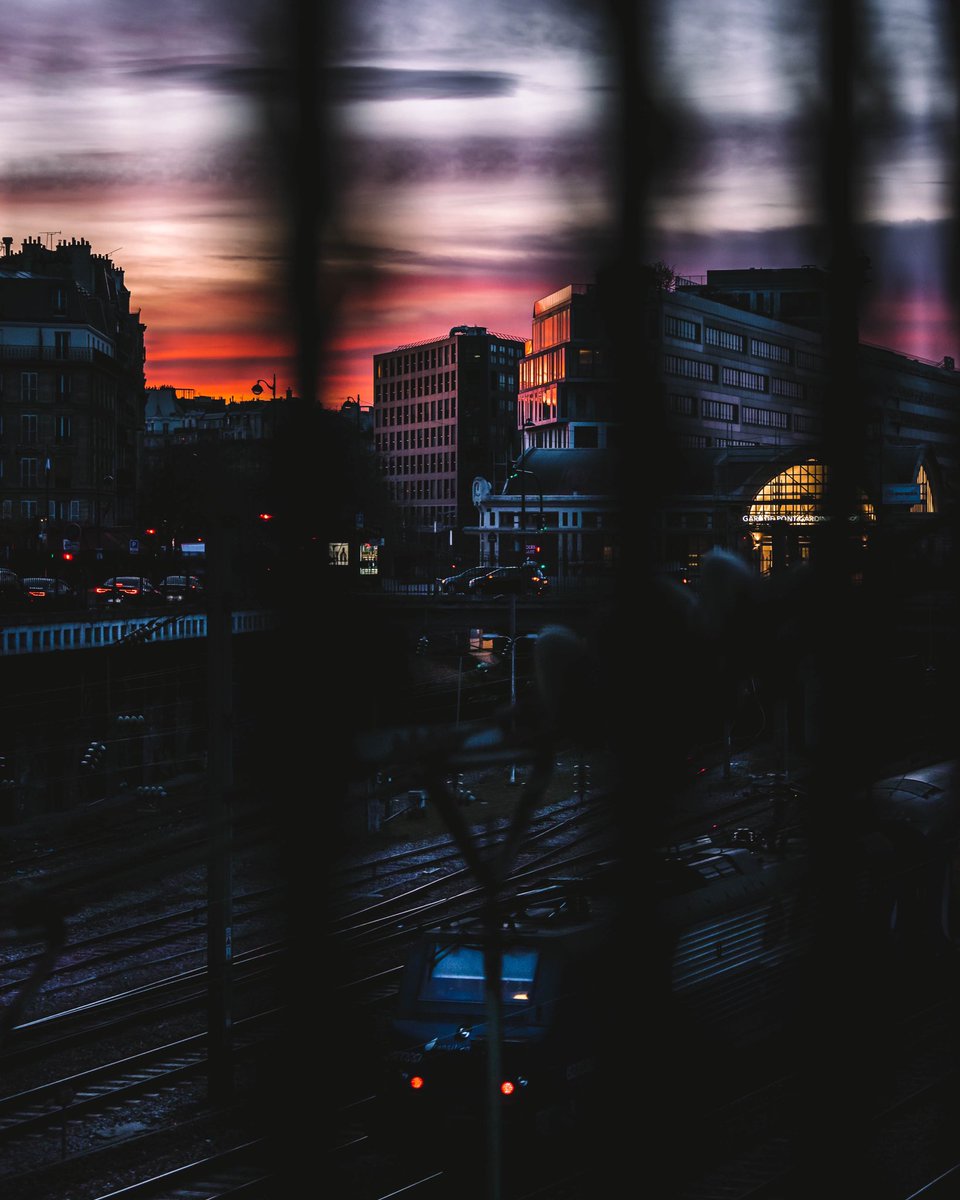 Les couchers de soleil de cette semaine sur <a href="/Paris/">Paris</a> c’était quelque chose 🥵