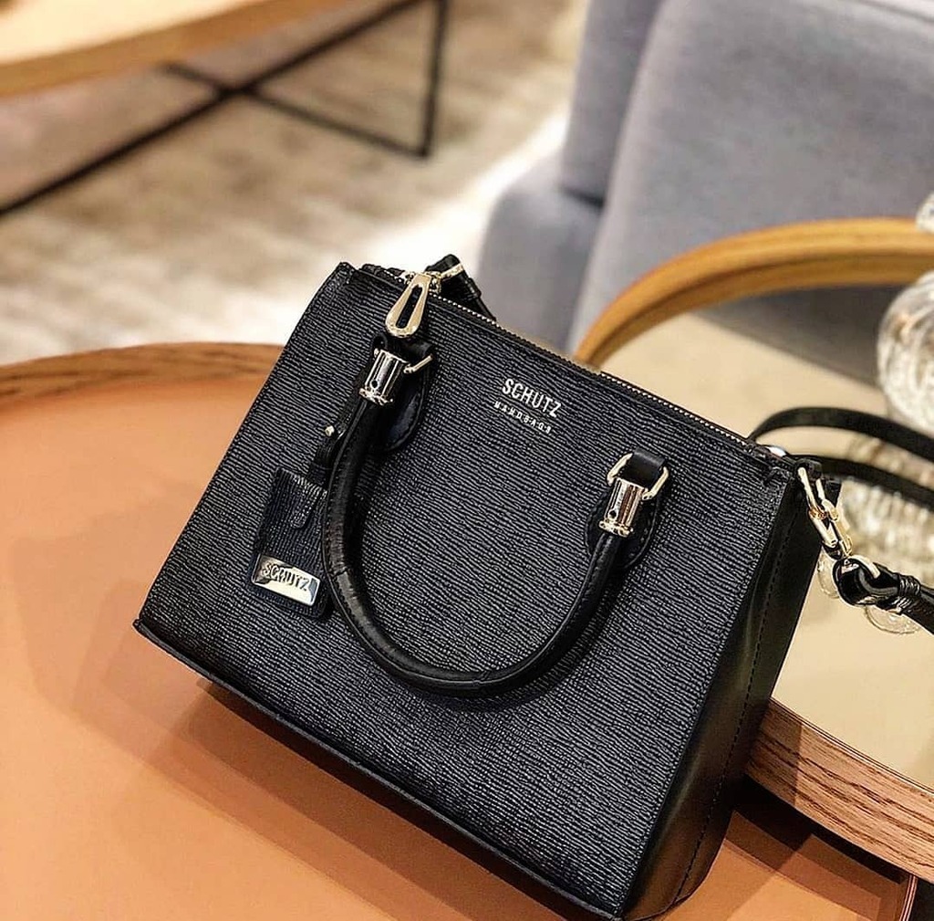 donna_canela's tweet photo. Lorena ❤️❤️❤️❤️ @schutzoficial 
.
.

.
.
#instashoes #tendencia #modafeminina #melhoresmarcas #instamoda #novidades #loveshoes #sapatos #sapatosfemininos #fashion #sapatonovo #amo #donnacanela #girls #schutz #schutzlovers #becauseschutz #schutzoficial #i… https://t.co/x4u1Yr3ZdM https://t.co/YKa2A66cEz