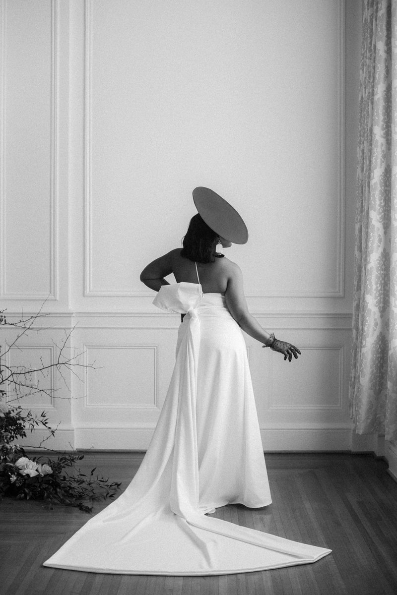 leanwhitit_'s tweet photo. 1940’s inspired wedding shoot
Venue | @hotelconcord
Makeup  | @vogabeauty
Florist  | @weddingswithbarbara
Gown  | @savvybrideboutique
Calligraphy | @delightedcalligraphy
Earrings!| @aliviahandmade
Chairs | @cookerentals
Hat | Etsy | @shop.jvaccessories
Photographer: @avonnephoto https://t.co/o99H51105L