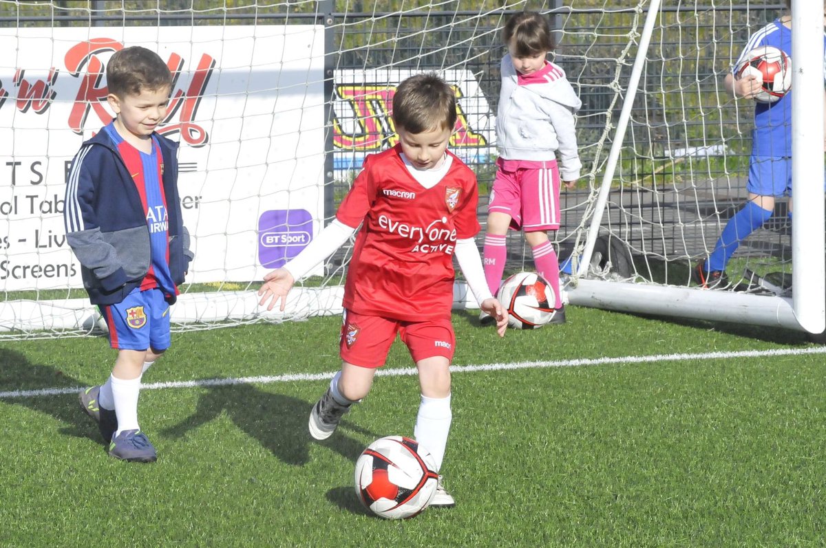 Sboro_scholars's tweet photo. What a turn out we have had to our opening Holiday Football Camp.
Great to see so many @safc shirts on show!! https://t.co/UrKj8T1ObL