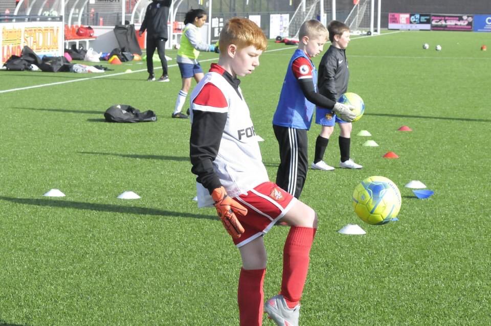 Sboro_scholars's tweet photo. What a turn out we have had to our opening Holiday Football Camp.
Great to see so many @safc shirts on show!! https://t.co/UrKj8T1ObL