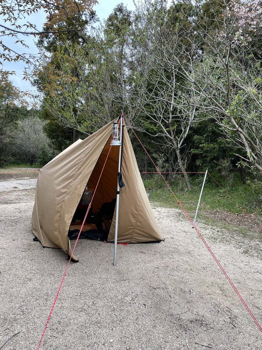 ﾟ Vai 強風でこんもりしちゃってますが 四隅の角はキッチリ取れてます フル装備でも十分な室内空間も確保出来るようで 後は前後の入り口をフルクローズに近づけるよう試行錯誤しなきゃです 今週末は仕切り直しで野泊行ってきます