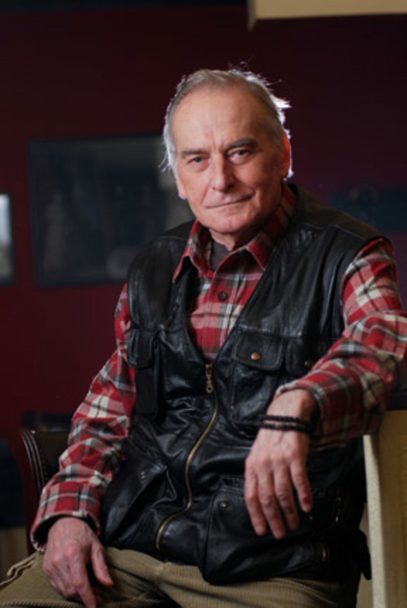 MilojePatenkov's tweet image. Redom podela uloga:
Đinđić
Koštunica
Perišić
Legija
😁 @ognjenm