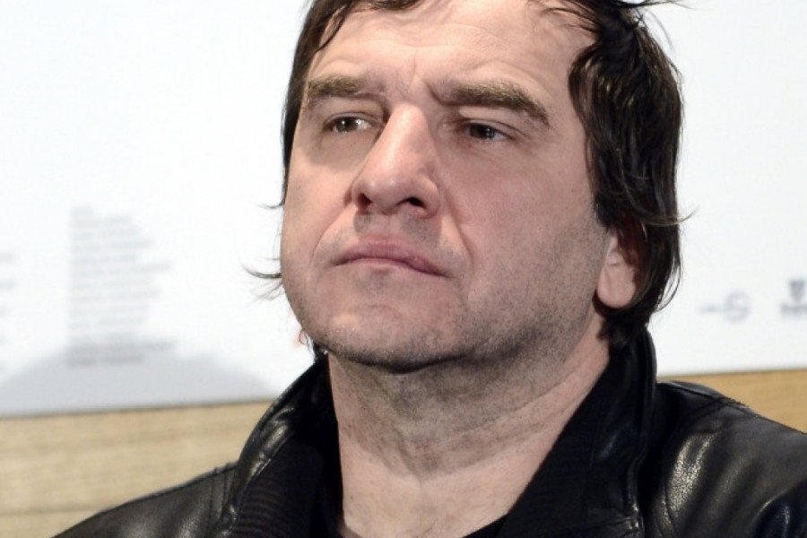 MilojePatenkov's tweet image. Redom podela uloga:
Đinđić
Koštunica
Perišić
Legija
😁 @ognjenm