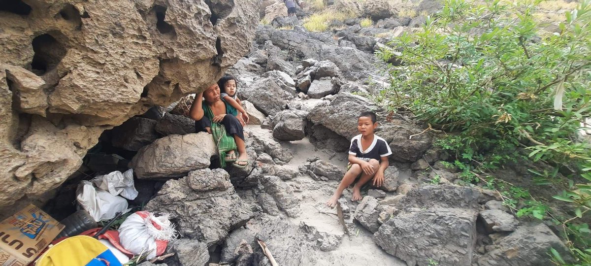 zoyaphan's tweet photo. Thailand @MFAThai is breaking international refugee law by forcing these refugees back to conflict zone. Villagers in Mutraw escaped Burma Army's air strikes, many fled to Thailand for sanctuary. Thai gov forced them back to Burma.

#WhatsHappeninglnMyanmar 
#MilkTeaAlliance https://t.co/OiG6xPvyls