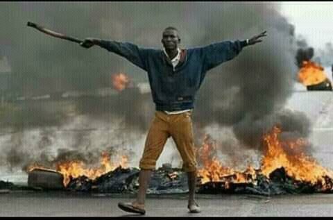 vimk67's tweet photo. They should fall vele asiyeni ma comrade. Majority of black NFSAS beneficiaries are affected. Some students have been donating to help other students buy something to eat. So nje let the tyres burn coz student are suffering 
#CPUTMUSTFALL2021 https://t.co/KlIouA8hnQ