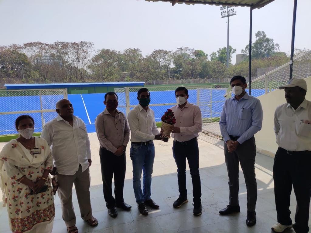 PCMCSarathi's tweet photo. मा.आयुक्त @rajeshpatilias यांनी पिंपरी चिंचवड महानगरपालिकेतील क्रीडा सुविधांना भेट दिली. यावेळी मा. अतिरिक्त आयुक्त विकास ढाकणे व इतर अधिकारी उपस्थित होते.
#sport #fitness #fitnessmotivation #FitPCMC #PCMCSmartSarathi https://t.co/6syLLrd01V