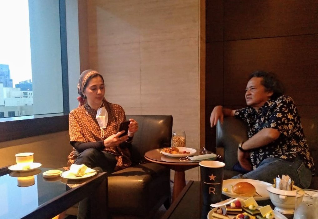harrytjahjono's tweet photo. Terima kasih Ayu Azhari &amp; Mike Tramp untuk lagu dan musik "Ra Bakal Lali". https://t.co/ma53PKAbWq