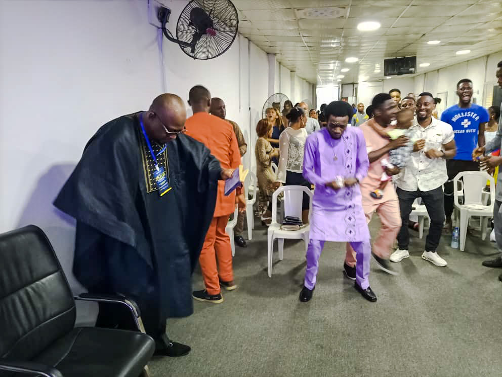 DCEgbeda's tweet photo. Sunday was service unusual and explosive as our Graduands joined the Alumni.
It all ended in a Mega praise.
#ExtraPraise
#DCAGraduation
#DCService
#CampMeeting2021 https://t.co/anFjey5cx2
