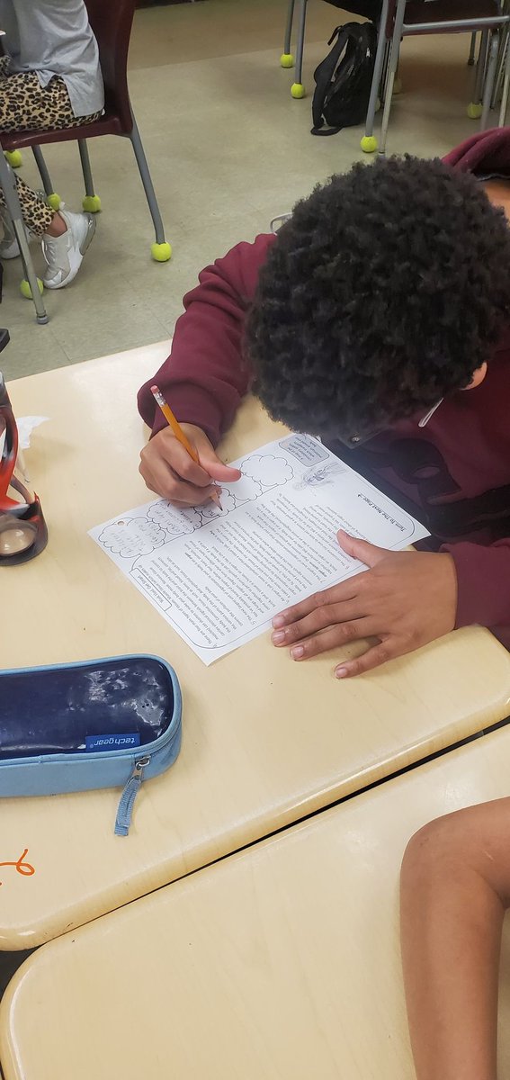 ccboe_news's tweet photo. White Plains Middle Update: Seventh graders in Mrs. Hill's class are participating in Reciprocal Teaching groups to gain more knowledge about the Body's Systems! Students were in numbered groups to dissect each paragraph &amp; then annotate the text on their graphic organizers. https://t.co/6XptS5nDmc