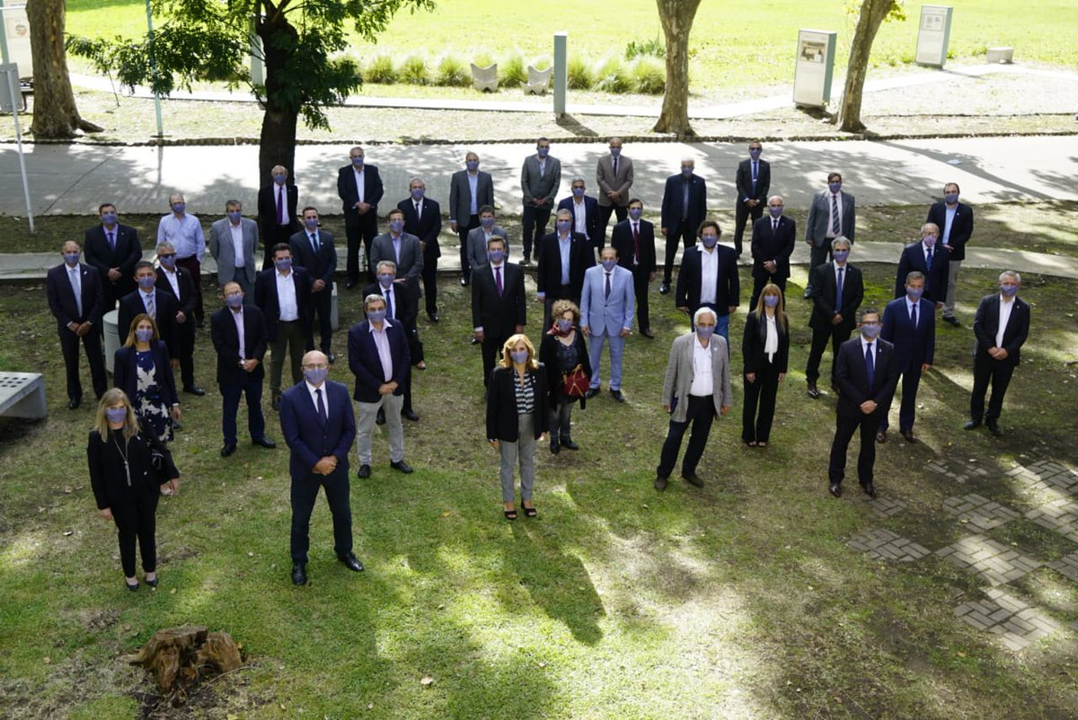 universihoy's tweet photo. ➡ El @CINoficial eligió nuevas autoridades que liderarán la gestión 2021-2022
El nuevo presidente es el rector de la @unjuonline , el Lic. Rodolfo #Tecchi, y el vicepresidente es el rector de la @UNLitoral , el Ing. Enrique #Mammarella
+Info: https://t.co/zjN7TEGohT https://t.co/qudetbQK30