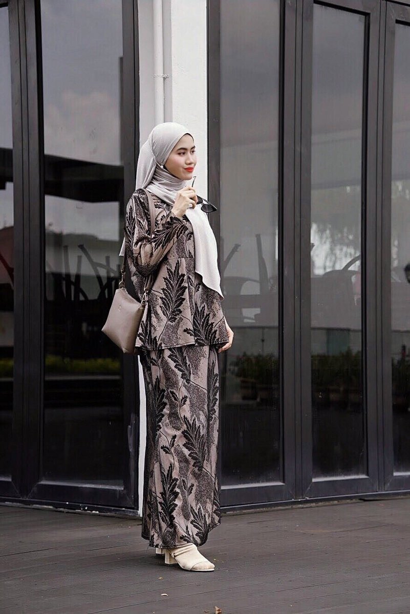 amazeshijab_'s tweet photo. 🟡MATERIAL =  Cotton Jersey (Kain Stretchable dan flowy)
🟡Finishing = Jahitan Baby seam Yang Kemas
🟡SIZE : 1.8m x 0.7m

Setiap pembelian Daisy pleated akan  dapat percuma:

-Free Exclusive Box🎁
-Free Handmade ‘Charmuse Satin’ Scrunchie
-Free Wishcard

https://t.co/uaYXxmMMKd https://t.co/sJMzvPnfLM