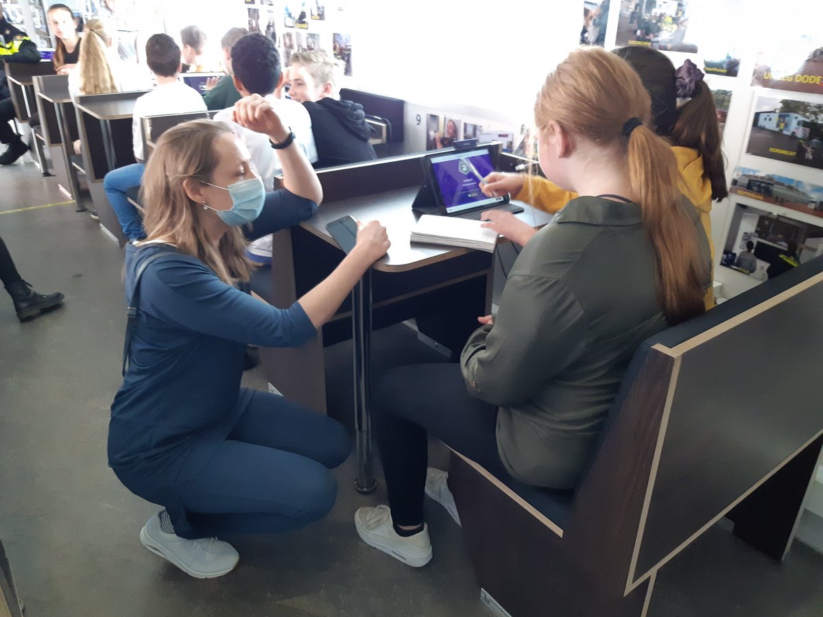 MobielMediaLab's tweet photo. Het @parool doet nu verslag bij #MML2 mbt onze inzet in #Doetinchem #semvijverberg #nooittelaatomtepraten. https://t.co/2Ydwmwo47g
Het @ADnl doet vandaag verslag bij #MML1 in #Woerden (foto) #cybercrime #sexting #pesten #grooming https://t.co/4meEg4CviI https://t.co/bDm3WdA75f