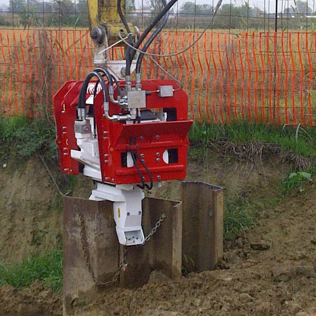 omsvibro's tweet photo. πModern pile drivers are quiet and have many advantages compared to traditional pile drivers which use a large weight to strike the pile.πͺ
#OMS #VibroHammer #VibratoryHammer #PileDriver #PileDriving #PilingHammer #PileHammer #SheetPile #TubePiles #TimberPiles #DeepFoundation https://t.co/zburJfjIev