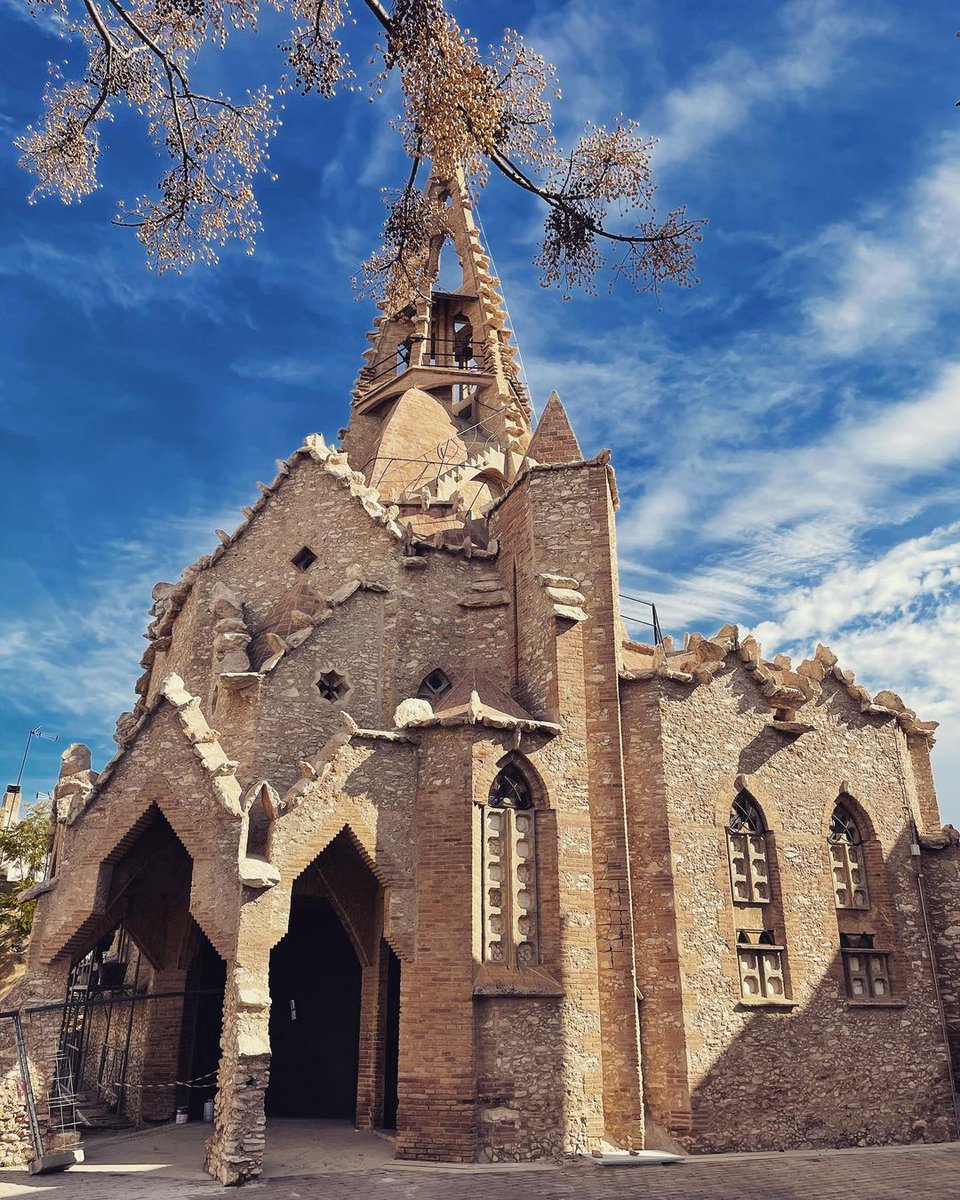 costadauradatur's tweet photo. 😍 L’impressionant església del Sagrat Cor de #Vistabella, a la #Secuita, és una de les grans obres modernistes de Josep Maria #Jujol, un petit temple construït l’any 1923 aprofitant, fins i tot, materials de l’entorn. 

📸  enricterric i ignasi.forcada a Instagram

#CostaDaurada https://t.co/S1bDu53oU2