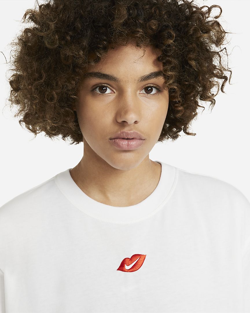 nike swoosh kiss