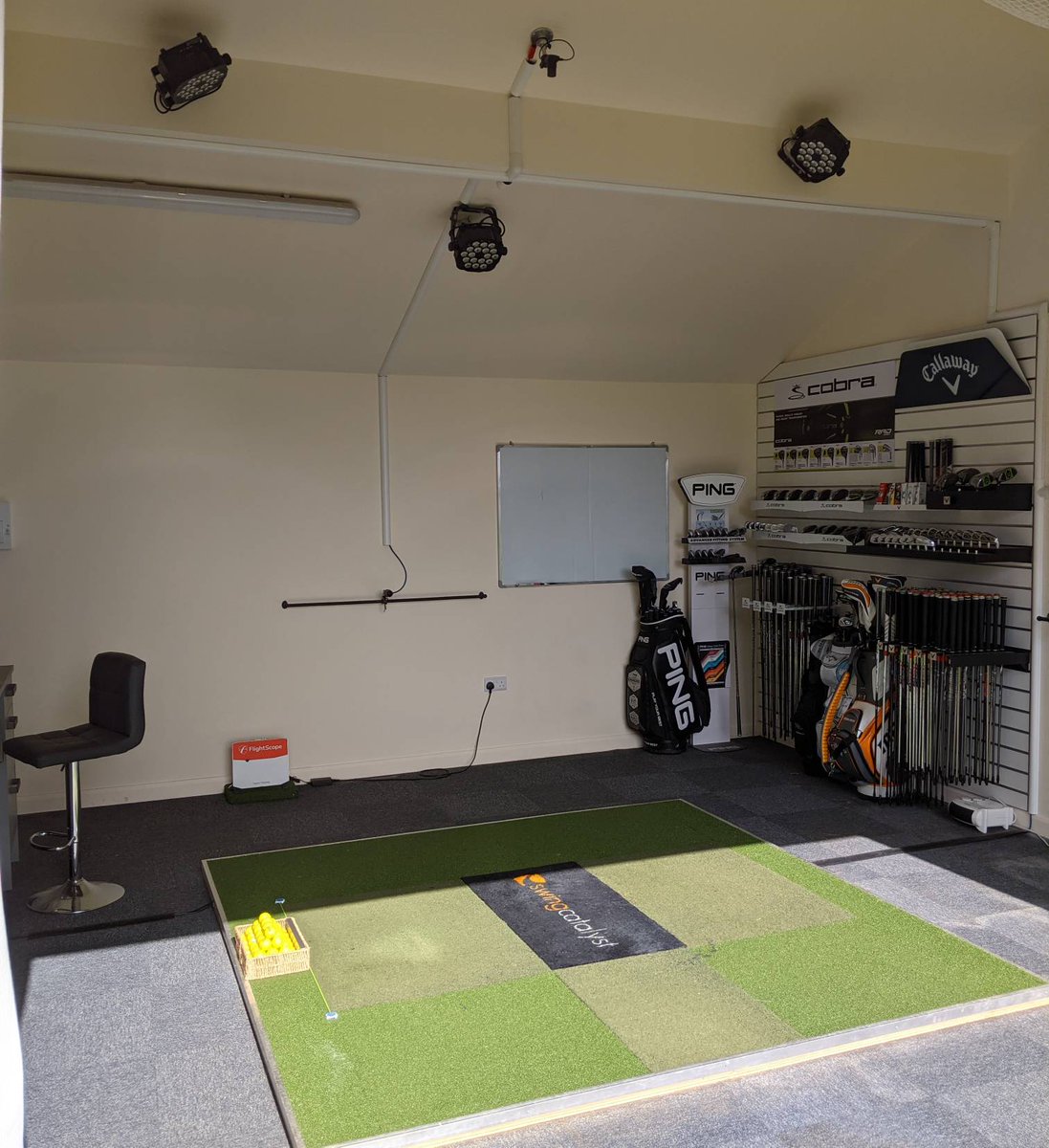 Paceygolf's tweet photo. And let the coaching commence @hornseagolfclub.....
#newhut
@FlightScopeGolf @SwingCatalyst https://t.co/KB2EJ5bSeT