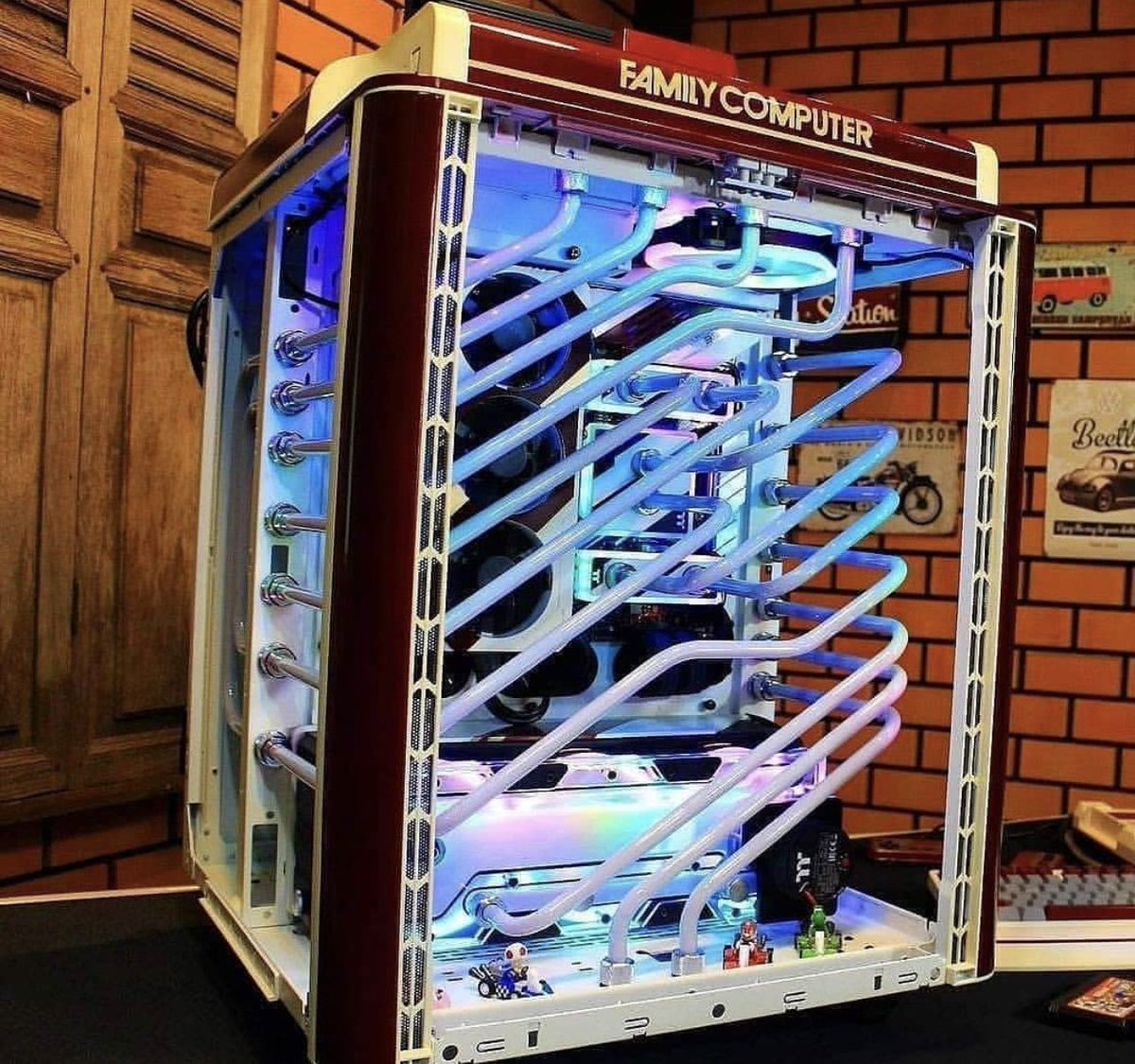 FRhardware's tweet photo. Ah ouaiiiiis ça c’est du Watercooling https://t.co/NDn0gXQcIK