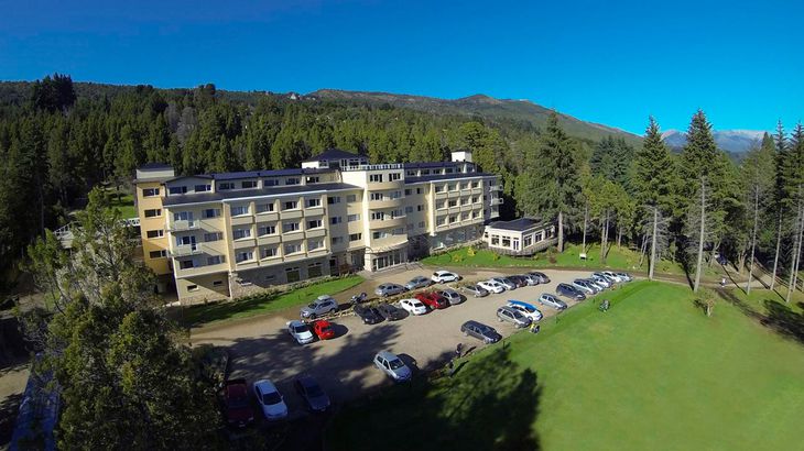 Bariloche: los egresados que tiraron a un joven de un segundo piso se fueron de la ciudad bit.ly/3sHbI4Y

👉 La investigación judicial caratuló el hecho como lesiones graves, pero podría derivar en intento de homicidio