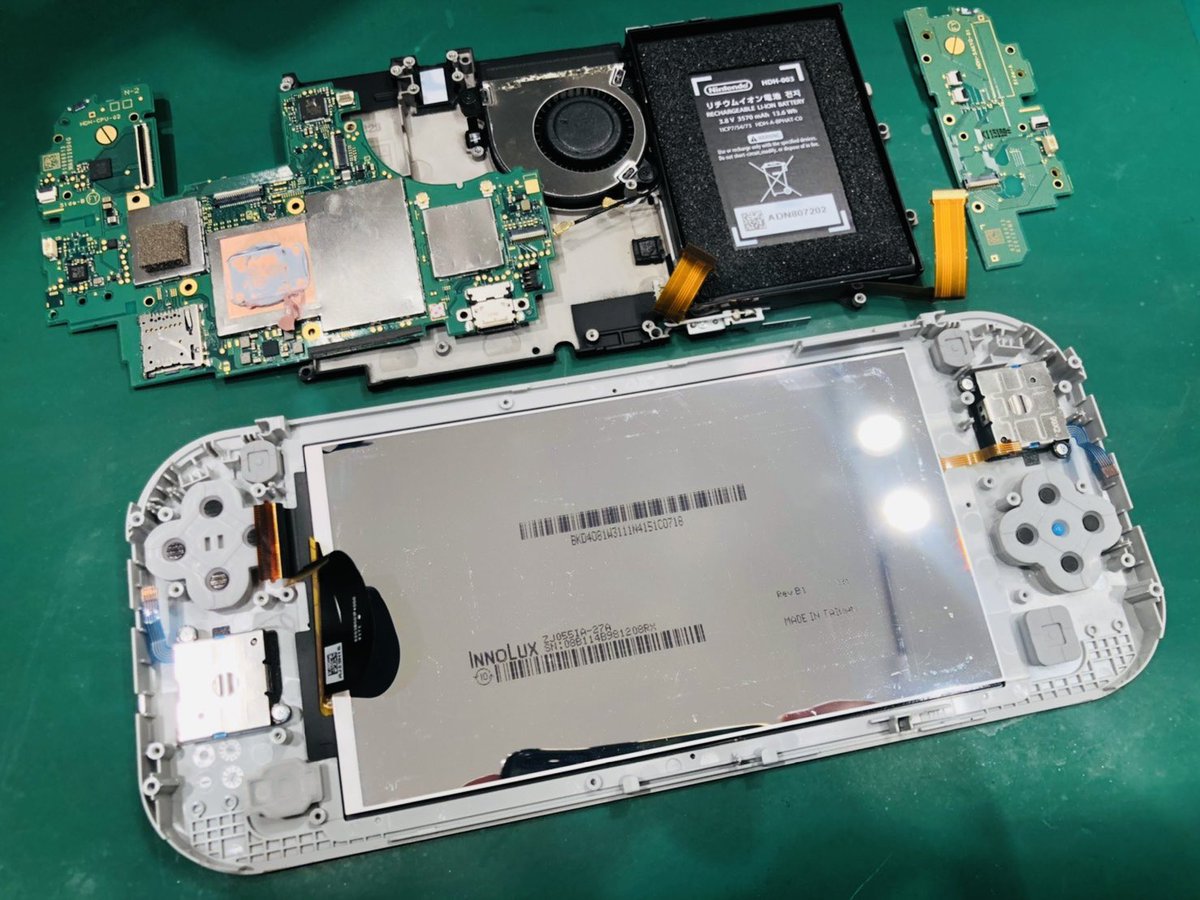ゲームドクター A Twitter Switchliteの液晶が写真のようにバキバキでも交換対応が可能です Switchの液晶は結構重度の破損が 多いです この場合でもデータを消さずに修理できます Nintendoswitch