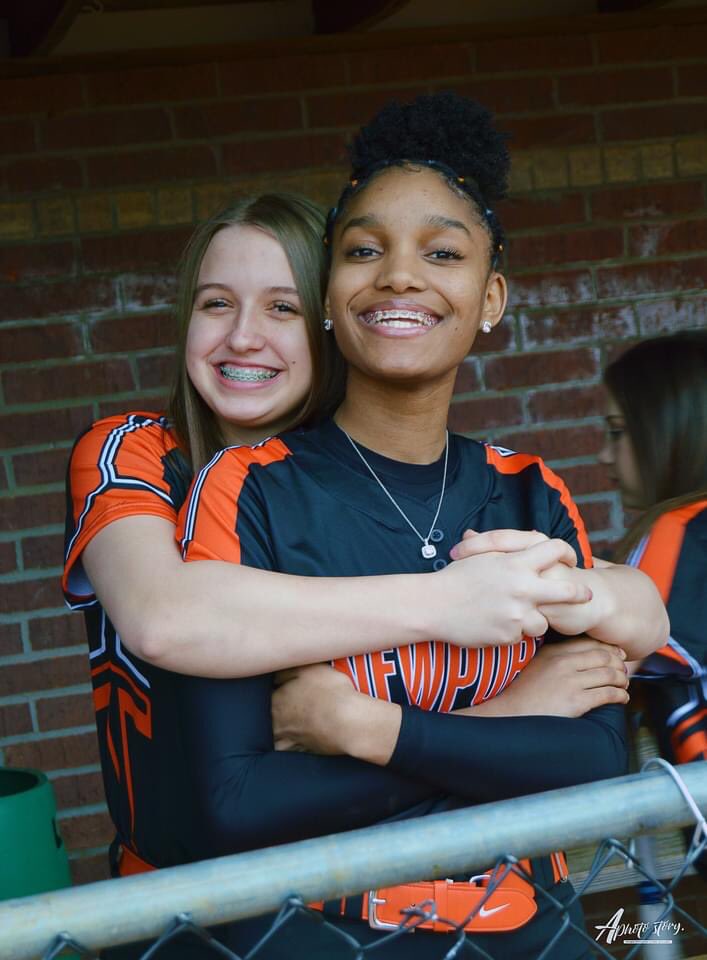 SoftballNewport's tweet photo. 🚨🚨GAME DAY!! 🚨🚨

🏟 at Clinton
🆚 Clinton
🎟 V/JV 
⏰ 4:00 PM 
🏆 Conference Game 
 📱Game Changer -Search for LadyHounds 

#Go Hounds🥎 #PAWS https://t.co/UPWOc1oueR