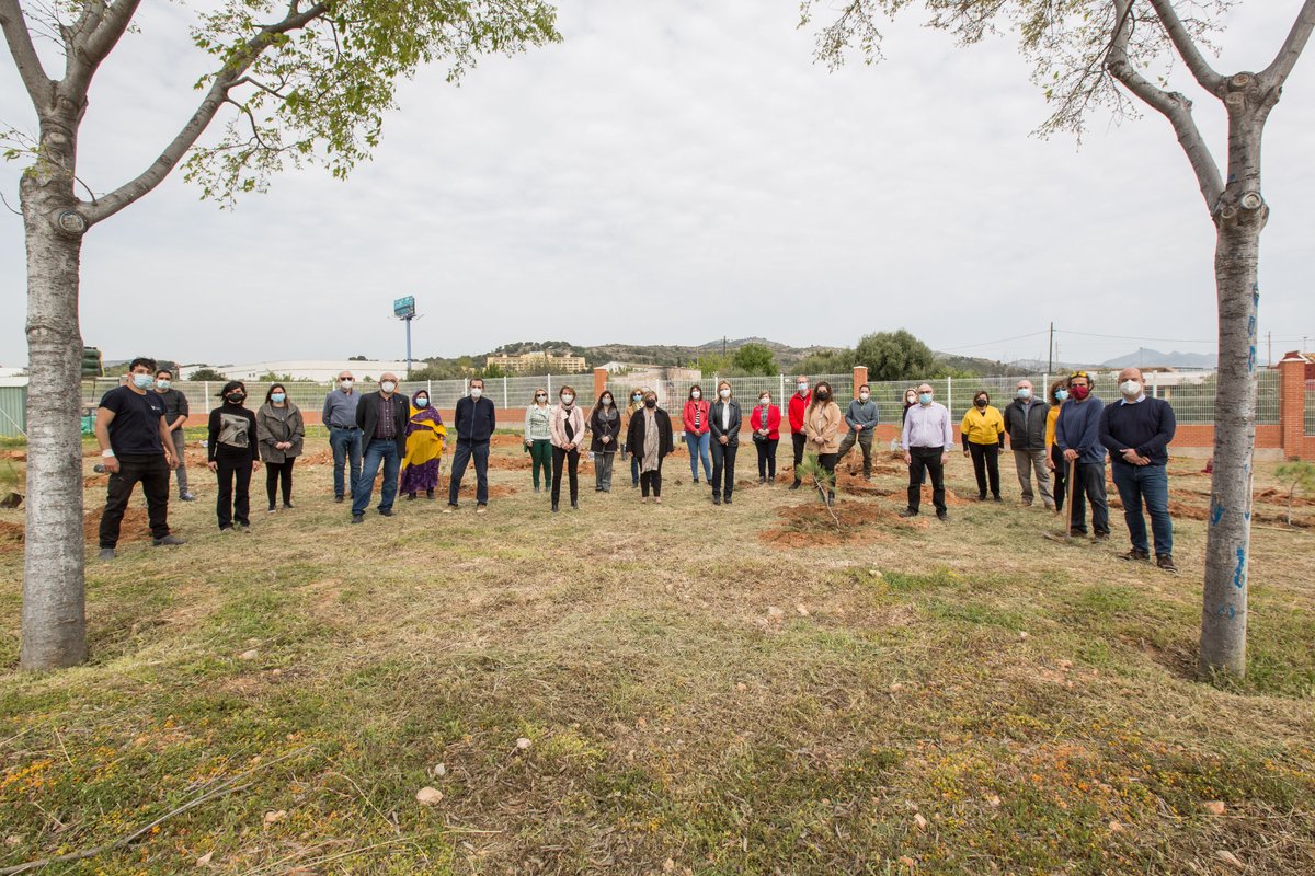 EvaAlconUJI's tweet photo. A la @UJIuniversitat sumem esforços per a avançar en el nostre compromís social i ambiental. @OCDSUJI 

#somuji30 https://t.co/1E7VvXhecA