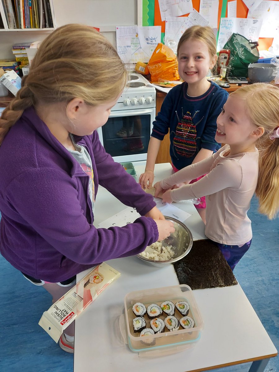 Rowan_Prep's tweet photo. Beautiful sunshine at our Hill site today. We loved making #sushi this morning and scented #slime this afternoon using shampoo! #thisgirlcan #rowanprep #eastercamp https://t.co/nScJv4dD06