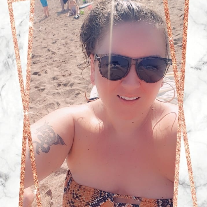 Sniff of sun and I'm at the beach 🤣 making the most out of no work til April 12th 🌞🌞🌞🔥🔥 
.
.
.
#selfie #selflove #selfies #SelfCareisSelfLoveNG #selfcare #pout #pose #PositiveVibes #thatnailgirlsheree #doncaster #doncasterisgreat #selfiefordays #selfiegamestrong #selfielife