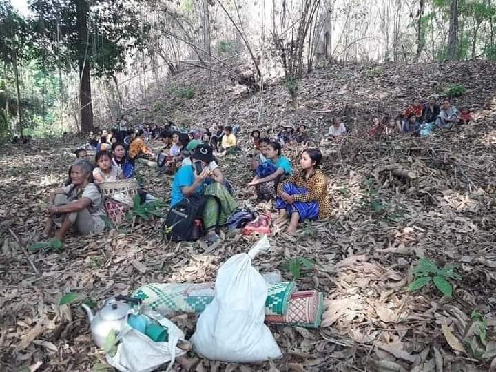 Sarkapaw1's tweet photo. Still please praying for your Karen IDPs in brigade-5
Ei Htu Hta Refugee people.
Please, pray Thai governmet will give permission cross to border.
Also, please you supporting for them. πππ
We are runner in war at Kawthoolei (Burma)
Saw Moses
#KarenUnityHopeNetwork https://t.co/ciUTNxqFgo