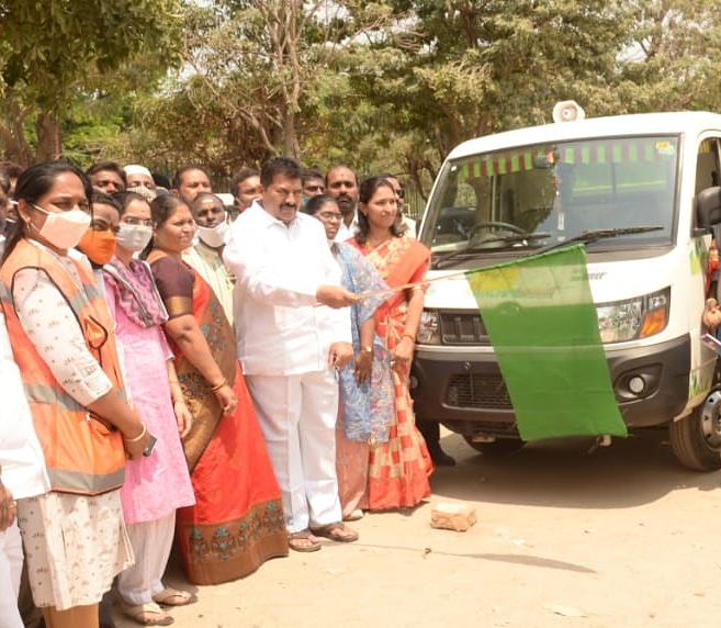 MutaGopal's tweet photo. Distributed new Swachh Auto Tippers in our constituency at NTR Stadium, Kavadiguda Division along with D. M. C. Harikrishna, Corporators of Musheerabad and other constituencies, TRS senior leaders and party cadre.
#AutoTipper #GHMC #Hyderabad #TRSMusheerabad #Musheerabad https://t.co/FVWkyLePJQ