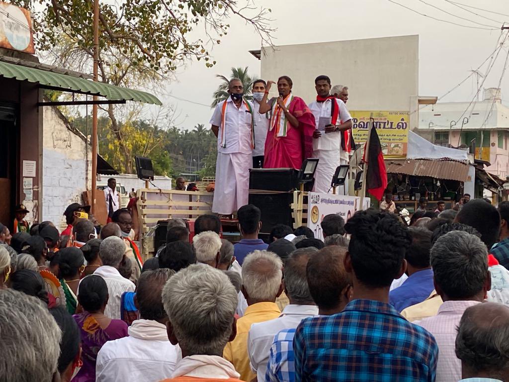 TKittusamy's tweet photo. கரூர் நாடாளுமன்ற உறுப்பினர் செல்வி. செ.ஜோதிமணி அவர்கள் உடுமலை சட்டமன்ற தொகுதி காங்கிரஸ் வெற்றி வேட்பாளர் திரு. K தென்னரசு அவர்களுக்காக சமத்தூர் மக்களிடேயே  தேர்தல் பரப்புரை https://t.co/FxJI909Zpp
