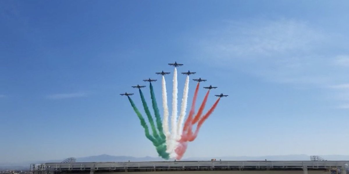 PucciarelliLega's tweet photo. 🇮🇹 Quest’oggi le celebrazioni per il 98° anniversario dell’Aeronautica Militare ed il giuramento del Corso Borea VI, con l’emozionante passaggio delle Frecce Tricolori.
Auguri all’Arma Azzurra! ✈️
#98AM #latuasquadrachevola https://t.co/8j6HeceGkb