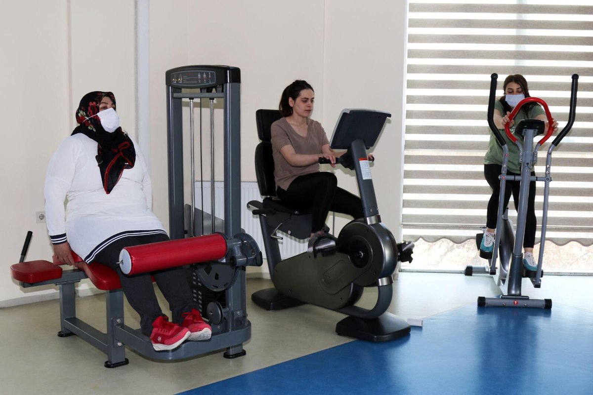 Spor kursumuz devam ediyor. <a href="/vanbuyuksehirbb/">T.C. Van Büyükşehir Belediyesi</a> <a href="/EmineErdogan/">Emine Erdoğan</a> <a href="/ZehraZumrutS/">Zehra Zümrüt Selçuk</a> <a href="/valibilmez/">Mehmet Emin Bilmez</a>