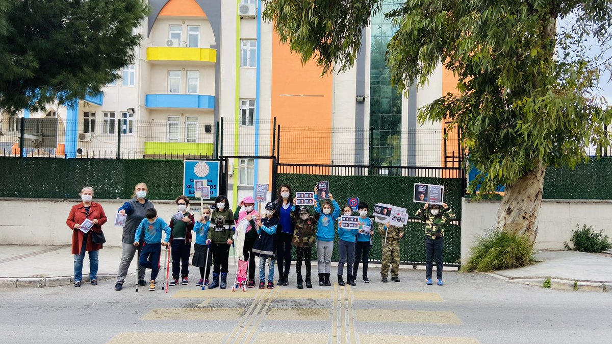 “Yaya Önceliği Kırmızı Çizgimizdir”Yaya ve okul geçitlerine yaklaşırken yavaşlamak,yayalara öncelik vermeye dikkat çekmek ve farkındalık çalışmasını gerçekleştirdik. <a href="/bucamilliegitim/">Bᴜᴄᴀ İʟᴄ̧ᴇ Mɪʟʟɪ Eɢ̆ɪᴛɪᴍ</a> <a href="/SuleymanCan71/">Süleyman Can 🇹🇷</a> <a href="/izmir_ilmem/">İzmir İl Milli Eğitim Müdürlüğü</a> <a href="/ziyaselcuk/">Ziya Selçuk</a>