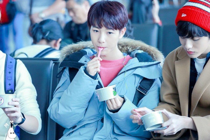 kunchimjung's tweet photo. ไหนมุงบอกกูสิ้ แค่น้องอินจุนของมัมหมีกินติม มันมีเนื้อหาไม่เหมาะสมแก่การเผยแพร่ตรงหนัย! อ๋ออๆๆ สงสัยน่ารักเกิน เห็นแล้วหัวใจทำงานผิดปกติแล้วตุย #RENJUN https://t.co/UAfJISTjNv