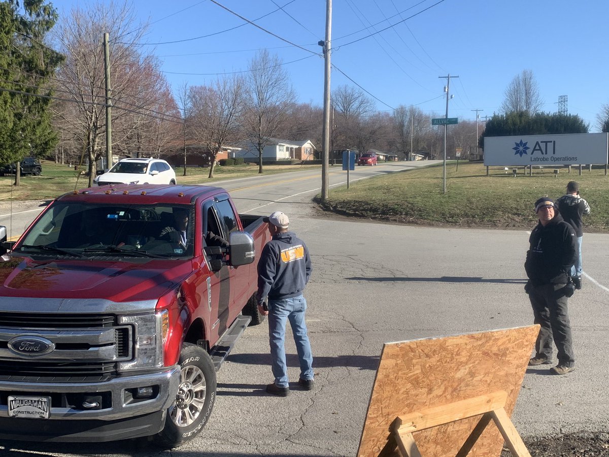steelworkers's tweet photo. Thank you to the members of the Latrobe community for your support of our members in their unfair labor strike against @atimetals! #FairContact https://t.co/v5L1buqw8Z