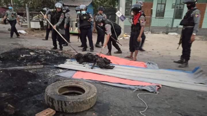 PrincessWu11's tweet photo. Camp Commander No. 7
Police Chief Aung Aung
Maha Aung Myay Township
NLD terrorists burned him alive https://t.co/OW3rA6Qwpj